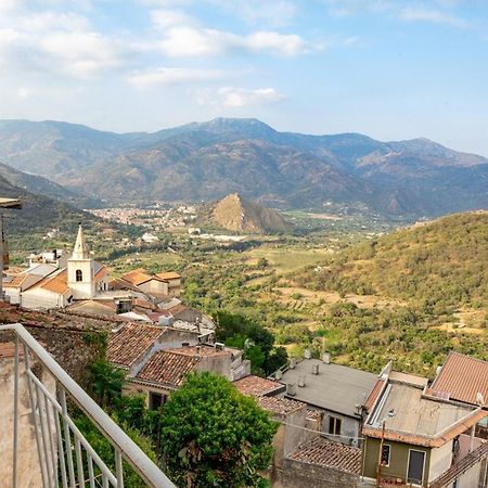 Le Chevalier Apartment Castiglione De Sicilia Bagian luar foto